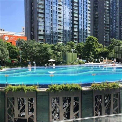 Pleksi podij iznad bazena od pleksiglasa